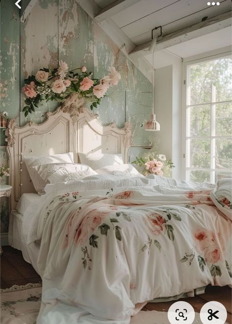 French Shabby Chic Bedrooms Vintage, Shabby Chic Bedrooms Romantic, Garden Bedroom Ideas, Vintage Shabby Chic Bedroom, Shabby Chic Headboard, Cottagecore Inspiration, Shabby Chic Romantic Bedroom, Shabby Chic Guest Room, Country Cottage Bedroom