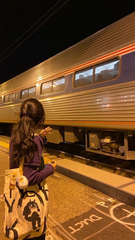 #nightaesthetic #aesthetic #night#train #city #cityaesthetic Train Travel Outfit India, Train Girl Aesthetic, Train Photography India, Train Night Snap, Train Pose Ideas, Train Travel Snap, Travel Train Aesthetic, Train Pics Photo Ideas, Train Story Ideas