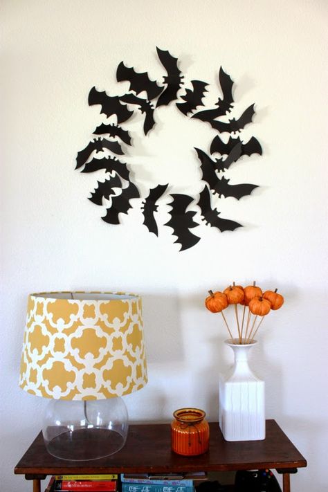 Vivian Eileen: DIY Paper Bat Wreath Paper Halloween Wreath Diy, Halloween Paper Garland, Diy Garland Paper, Bat Wreath, Halloween Diy Paper, Turning Three, Glam Halloween, Paper Bat, Halloween Door Wreaths