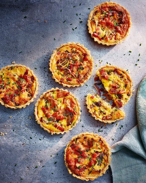 Our cheese, onion and bacon tartlets combine a crisp pastry shell with a silky crème fraîche filling – you'll have no problem demolishing one to yourself. Savoury Tart Recipes, Savoury Tart, Tart Recipes Savory, Quiche Vegan, Tartlets Recipe, Crumble Pie, Onion Tart, Cheese Tarts, Clam Recipes