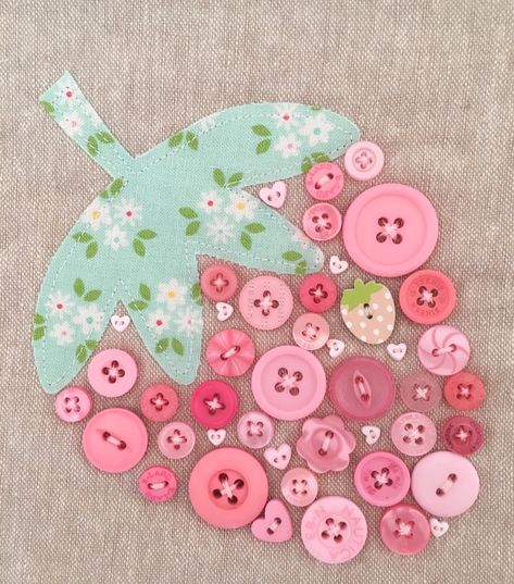 Strawberry Sewing, Strawberry Crafts, Strawberry Ideas, Button Projects, Applique Tutorial, Patchwork Clothes, Applique Templates, Button Cards, Button Art