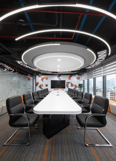 Futuristic Meeting Room, Futuristic Office Design, Futuristic Table, Meeting Room Design Office, Futuristic Office, Meeting Room Design, Glass Facade, Office Ceiling, Bench Chair