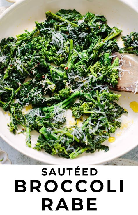 Olive Oil and Garlic Sautéed Broccoli Rabe - Familystyle Food Best Way To Cook Broccoli, How To Prepare Broccoli, Broccoli Rabe Recipes, Italian Sides, Sauteed Broccoli Rabe, Italian Broccoli, Sauteed Broccoli, Broccoli Rabe Recipe, Sautéed Broccoli