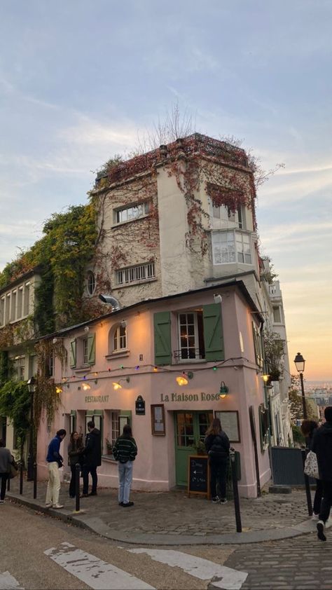 France City Aesthetic, Aesthetic Places In Paris, Paris Aesthetic Places, Life In Paris Aesthetic, Spring In Paris Aesthetic, Montmartre Paris Photography, Monmarte Paris Aesthetic, Summer Paris Aesthetic, Vintage Paris Aesthetic Fashion