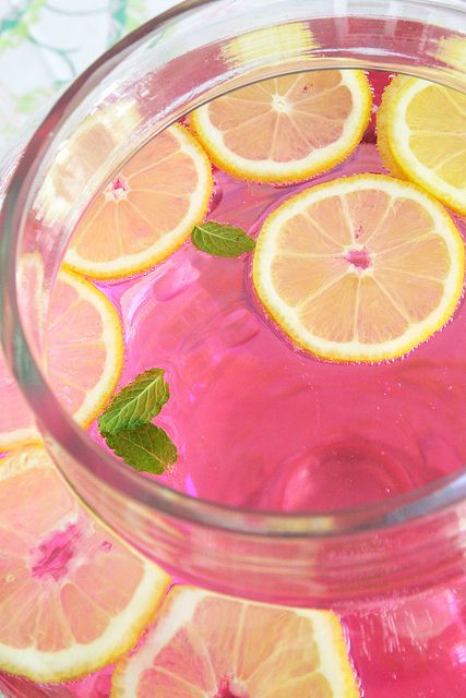 follow recipe; mod: add frozen bag of blueberries and red rasberries to double as "ice"; lemon/mint garnish day of Thermomix, Lemonade Party, Wall Papers, Lemonade Stand, Color Mix, Pink Lemonade, Party Drinks, Pink And Yellow, Refreshing Drinks