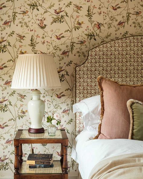 Cosy Bedroom Inspirations, Floral Bedroom, Maximalist Design, Cosy Bedroom, Relaxing Bedroom, Floral Curtains, Bedroom Color Schemes, Elegant Interiors, Small Room Bedroom