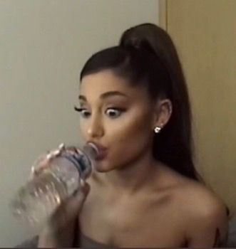 Black Jokes, Ariana Grande Pictures, Reaction Face, Very Funny Pictures, Meme Faces, Reaction Pictures, Mood Pics, Ariana Grande, Picture Video