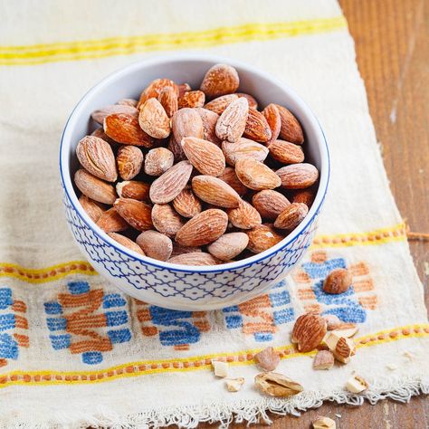 Salty Almonds Recipe, Roasted Salted Almonds, Roasted And Salted Almonds, Roasted Almonds Recipe Savory, Herb Roasted Almonds, Salted Almonds Recipe, Roasted Flavored Almonds, Roasted Almonds Recipe, Salted Almonds