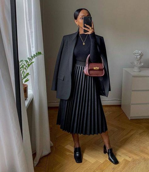 7 Pleated-Skirt Outfits All the Fashion Insiders Love | Who What Wear Winter Looks Skirt, Best Office Outfits For Women, What To Wear To A Fashion Show As A Guest, Formal Looks For Women, Modest Elegant Outfits, Look Elegante Casual, Modest Fashion Ideas, Fall Outfits Skirts Modest, Modest Looks