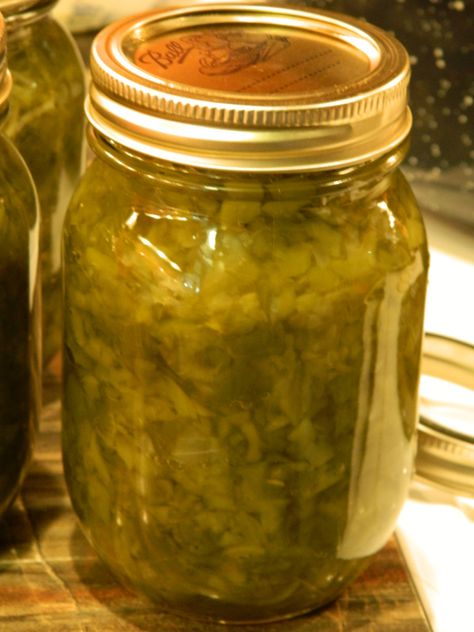 Green Pepper Relish Recipe, Sweet Relish Recipe, Green Bell Pepper Recipes, Sweet Pepper Relish, Hot Pepper Relish, Sweet Banana Peppers, Canning Peppers, Green Pepper Recipes, Jalapeno Relish