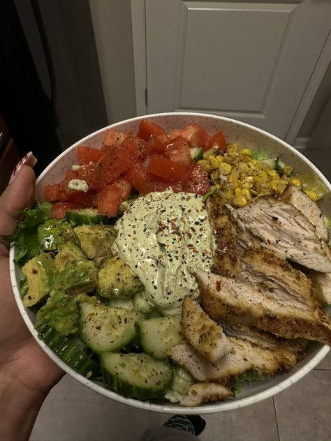 A Happy Girl, Aesthetic Health, Salad Salad, Healthy Food Inspiration, Easy Healthy Meal Prep, Salad Ideas, Food Babe, Healthy Food Dishes, Fitness Products