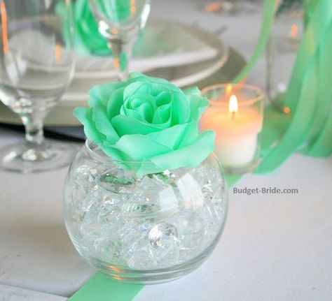 Wedding Flowers Cheap, Peach Wedding Decorations, Color Verde Agua, Mint Green Wedding, Green Wedding Decorations, Purple Wedding Centerpieces, Silk Wedding Flowers, Green Centerpieces, Green Wedding Flowers