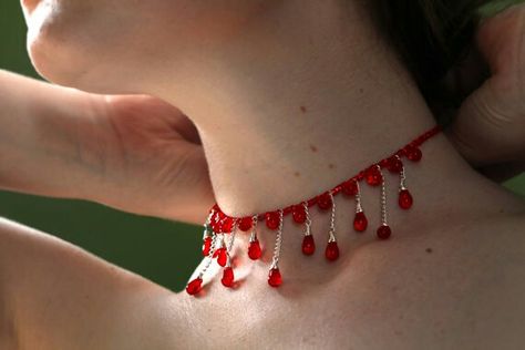 B Yang Guifei, Blood Necklace, Creepy Jewelry, Pearls Jewelry Diy, Dream Cast, Blood Drop, Necklace Gothic, Halloween Necklace, Red Necklace