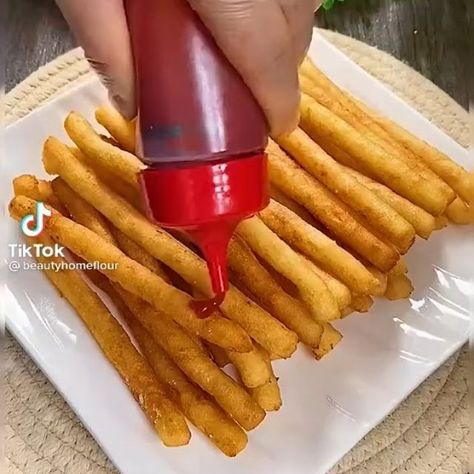 Fries At Home, Homemade Fries, Spicy Snacks Recipes, Vegetarian Fast Food, Tastemade Recipes, Vegetarian Snacks Recipes, Vegetarian Snacks, Indian Snack Recipes, Food Videos Desserts