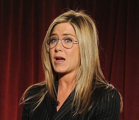 Jennifer Aniston says its Ok to wear aviators as eyeglasses. If this eyewear fashionista aproves of aviators as eyeglasses then so does Blink. Aviator Glasses For Women, Jennifer Aniston Glasses, Jen Aniston, Fashion Eye Glasses, Middle Aged Women, Aviator Glasses, Glasses For Women, Fashion Eyeglasses, Trending Sunglasses