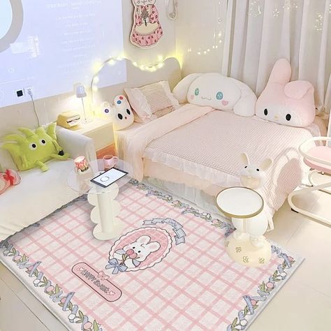 Here’s your daily cute room pic (day 26) Kawaii Rugs, Kawaii Room Aesthetic, Bedroom Pastel, Room Pic, Bed For Girls Room, Pastel Bedroom, Kawaii Bedroom, Christmas Tree Dress, Cute Room