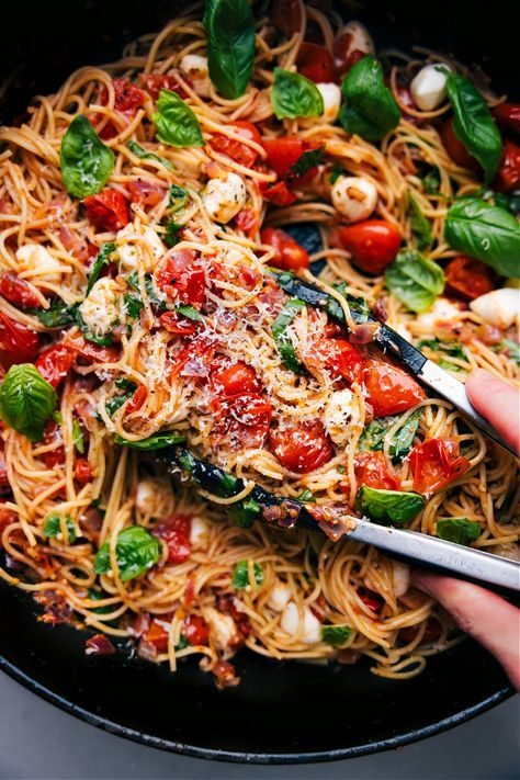 Vegan Caprese Pasta, Hot Caprese Pasta, Pesto Tomato Mozzarella Pasta, Dishes With Fresh Mozzarella, Shrimp Caprese Pasta, Pesto Caprese Pasta, One Pot Caprese Pasta, Pasta Recipes Fancy, Italian Mediterranean Recipes