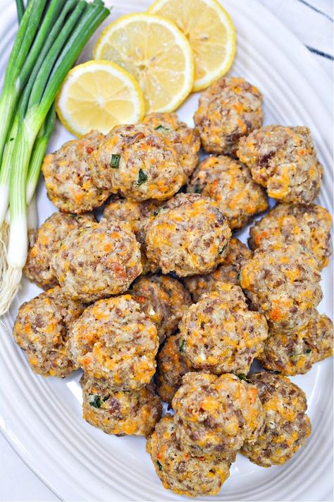 Keto Crack Sausage Balls - The Perfect Keto Appetizer or Snack! Cottage Cheese Chicken, Keto Dough, Keto Cottage Cheese, Keto Apps, Breakfast Finger Foods, Keto Finger Foods, Chicken Food Recipes, Keto Favorites, Seasoned Crackers