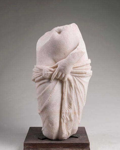 Ancient Female Sculpture, Women Body Statue, Venus Statue, Thomas Houseago, Alas Tattoo, Rodin Sculpture, Ancient Greek Sculpture, Classic Sculpture, Greek Statues