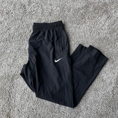 Nwot Nike Basketball Sweatpants, Never Worn Front Pockets And Pocket On Side Of Thigh Nike Sweatpants Men, Sweat Pants For Men, Pants For Guys, Mens Casual Pants, Pants Black, Men Sweatpants, Nike Streetwear, Black Nike Sweatpants, Nike Track Pants