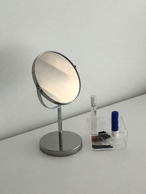 Small Table Mirror, Aesthetic Makeup Mirror, Small Mirror Aesthetic, Desk Mirror Aesthetic, Makeup Mirror Aesthetic, Vanity Mirror Aesthetic, Dressing Table For Small Space, Small Makeup Mirror, Little Mirrors