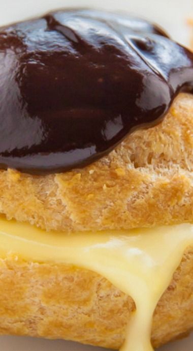 Boston Cream Puffs Boston Cream Filling, Cream Croissant, Chocolate Croissant Recipe, Baker By Nature, Crescent Recipes, Croissant Recipe, Boston Cream, Homemade Pastries, Fine Dining Recipes