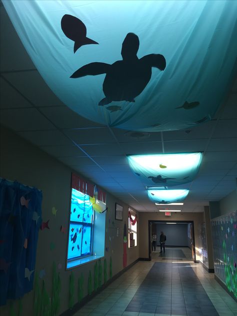 Finding Nemo Homecoming Hall Decorating Halloween Classroom Hallway Decorations, School Hall Decor, Hoco Hallway Ideas, Pep Rally Decorations Ideas, Beach Hallway, Freshman Hallway Decorations, Disney Hall Decorations, School Hall Decoration Ideas, Junior Hallway Themes