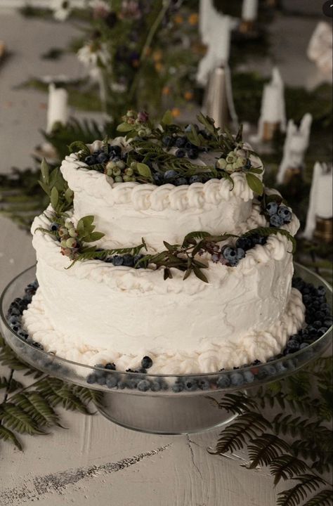 Wedding Cake Cottagecore, Cottagecore Wedding Reception, Hozier Wedding Aesthetic, Goblin Core Wedding, Cottagecore Elopement, Cottagecore Lesbian Wedding, Cottagecore Weddings, Dark Cottagecore Wedding, Cottagecore Wedding Cake