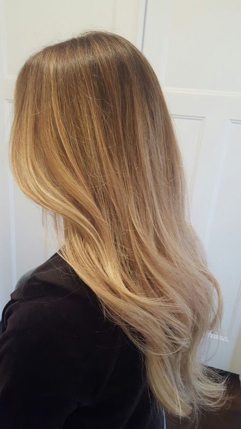 Balyage Blonde, Babylights Hair, Balayage Straight Hair, Haircut Selfie, Photo Hijab, Balayage Hairstyles, Ombre Hair Blonde, Caramel Blonde, Balayage Blonde