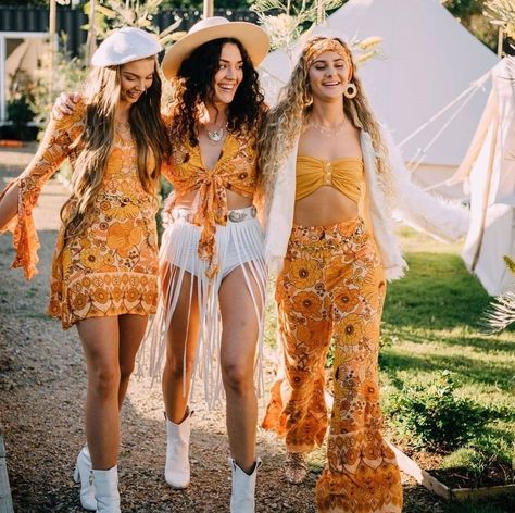 70s Fashion Disco Parties, Woodstock Outfit, Hippy Costume, Boho Bachelorette Party, Disco Party Outfit, Hippie Costume Halloween, Looks Hippie, 70s Inspired Outfits, Hippie Party