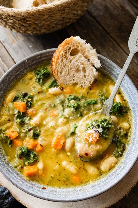 Tuscan White Bean Soup Recipe (Hearty Italian) Soup With Pancetta, Tuscan White Bean Soup, Tuscan White Bean, Tuscan Bean Soup, White Bean Soup Recipes, Bean Soup Recipes, Italian Soup, White Bean Soup, Bowl Of Soup