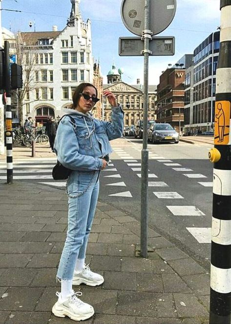 Comfy Jean Outfits #woman #fashion #fashionoutfits #fashiontrend #fashiontrendsoutfits #jeans #skinnyjeans #dailyoutfit #fashionactivation #highwaisted Triple S Outfit, Comfy Jeans Outfit, Moda Streetwear, Streetwear Mode, All Jeans, Trendy Swimwear, Outfit Jeans, Mode Chic, Jacket Outfit