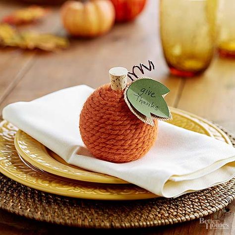 November Crafts For Kids, Thanksgiving Table Favors, Diy Place Settings, Thanksgiving Dinner Table Decorations, Holiday Place Cards, Thanksgiving Napkin Rings, Thanksgiving Kids Table, Place Settings Thanksgiving, Crystal Candle Holders