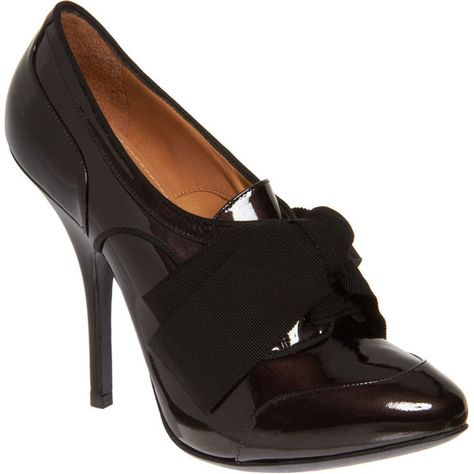 Lanvin Oxford Bootie ($419) ❤ liked on Polyvore featuring shoes, boots, ankle booties, heels, lanvin, high heels, women, high heel bootie, high heel oxfords and black high heel booties Designer Shoes For Men, Ysl Shoes, Mens Designer Shoes, Luxury Designer Handbags, Gorgeous Shoes, Shoe Closet, Shoe Obsession, Barneys New York, Shoes For Men