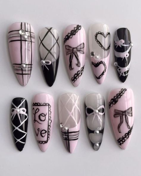 Goth Coquette Nails, Coquette Nails Black, Winter Goth Nails, Aespa Nails Inspired, Pastel Pink And Black Aesthetic, Sanrio Aesthetic Pink, Dark Coquette Nails, 200s Nails, Kpop Nails Ideas