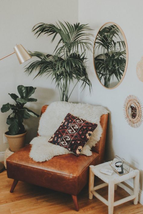 3 Ways to Style an Awkward Corner of Your Apartment – Advice from a Twenty Something Living Room Corner Decor, Awkward Corner, Twenty Something, Farmhouse Side Table, Cute Dorm Rooms, Living Room Corner, Home Decor Idea, Corner Decor, Room Corner