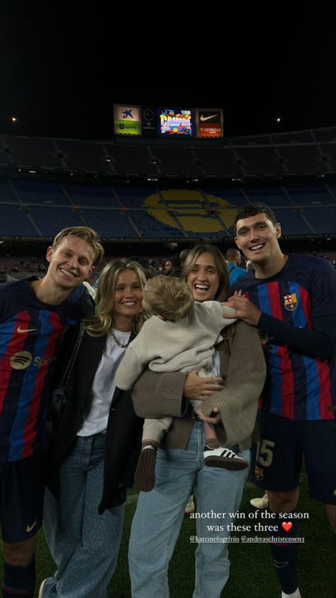 Football Player Girlfriend, Wag Aesthetic, Couple Foto, Antonella Messi, Players Wives, Football Aesthetic, Football Girlfriend, Footballers Wives, Football Couples