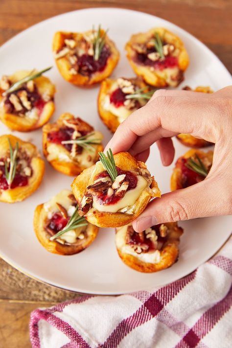 60+ Easy Fall Appetizers - Best Recipes for Fall Party Appetizers Thanksgiving Potluck Recipes, Mini Aperitivos, Holiday Potluck Recipes, Fall Appetizers Easy, Thanksgiving Potluck, Brie Bites, Fall Appetizers, Appetizer Bites, Baked Brie