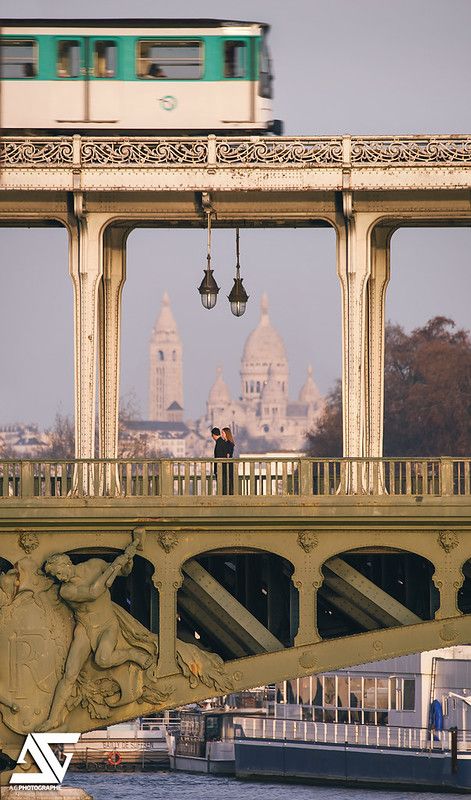 Street Pics, Metro Paris, French Lifestyle, Paris Metro, Montmartre Paris, Beautiful Paris, Paris Aesthetic, Country Scenes, Louvre Paris