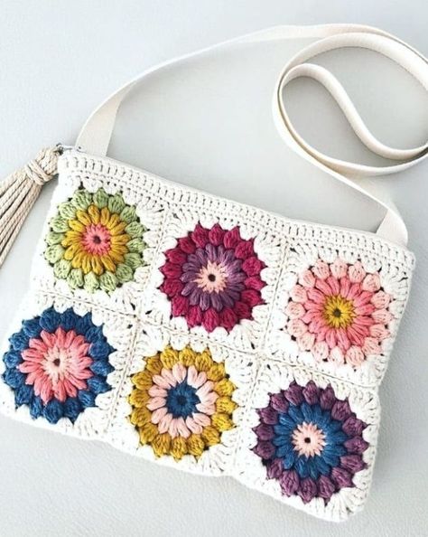 Sac Granny Square, Cross Body Bag Pattern, Beau Crochet, Gifts Crochet, Free Crochet Bag, Granny Square Bag, Crochet Vintage, Patterns Ideas, Crochet Simple