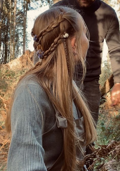 Medival Hairstyle Easy, Fairy Braids Hairstyles, Long Braid Hairstyles, Celtic Braids, Warrior Hair, Celtic Warrior, Celtic Hair, Medieval Hairstyles, Plaits Hairstyles