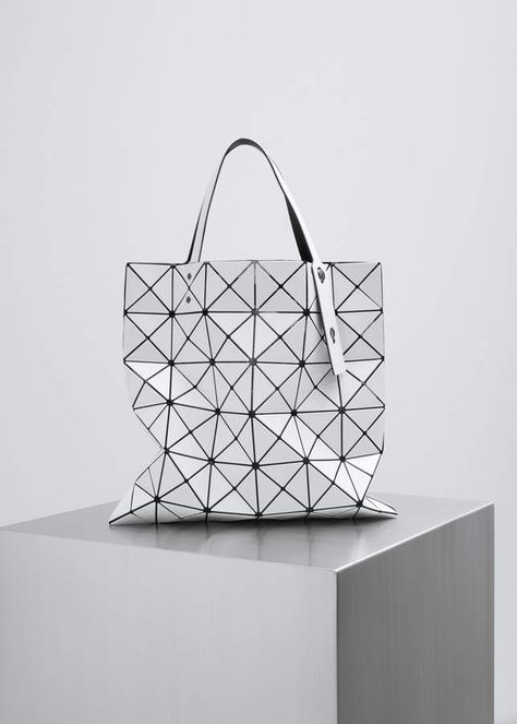 Bao Bao Bag, Issey Miyake Bao Bao, Diy Toiletries, Issey Miyake Bag, Speculative Design, Travel Bag Essentials, Origami Fashion, Japan Color, Bao Bao Issey Miyake