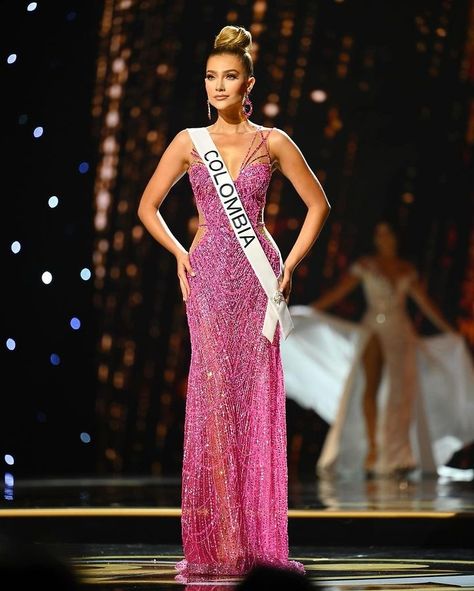 All Posts • Instagram Miss Universe Dresses, Miss Universe Gowns, Miss Colombia, Matric Dance Dresses, Beauty Pageant Dresses, Runway Fashion Couture, Old Dresses, Queen Dress, Pageant Gowns