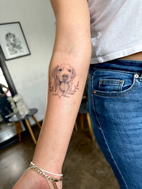 Tattoo golden retriever Small Dog Tattoos Golden Retriever, Dog Tattoo Ideas Golden Retriever, Golden Lab Tattoo, Golden Retriever Memorial Tattoo, Golden Retriever Fine Line Tattoo, Small Labrador Tattoo, Tattoo Dog Portrait, Fine Line Dog Portrait Tattoo, Golden Retriever Tattoo Ideas