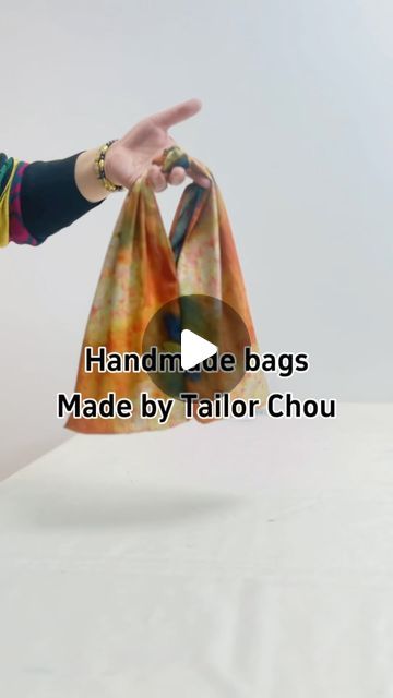 HongXia Chou on Instagram: "Made by Tailor Chou , Do you like this bag？" Couture, Silk Bag Diy, Diy Infinity Scarf, Diy Handbags, Hand Made Bag, Make Bag, Baby Frock Pattern, Silk Purse, Frock Patterns