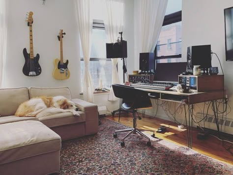 Modern Music Studios At Home Music Studio, Music Apartment, Sync Licensing, Small Music Room, Desk Carpet, Music Studio Desk, Studio Room Design, Office Music Room, Music Room Office