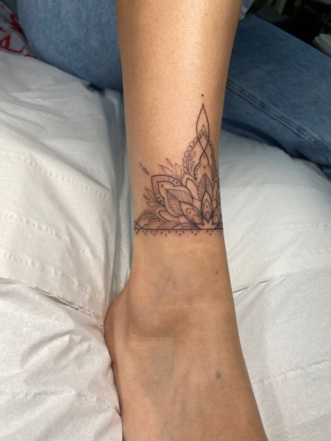 Ankle mandala #tattoo #tattoos #tattooist #tattooartist #artist #art #tattooidea #mandalatattoo #anklemandala #ankletattoo Ankle Tattoos, Mandala Tattoo, Side Of Ankle Tattoo, Foot Mandala Tattoo, Mandala Ankle Tattoo, Mandala Foot Tattoo, Foot Tattoo, Ankle Tattoo, Pretty Tattoos