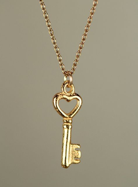 Key Jewelry Necklaces, Nose Piercing Gold, Heart Skeleton Key, Jewelry Aesthetic Silver, Aesthetic Silver Jewelry, Gold Key Necklace, Heart Skeleton, Gold Jewelry Aesthetic, Preppy Jewelry