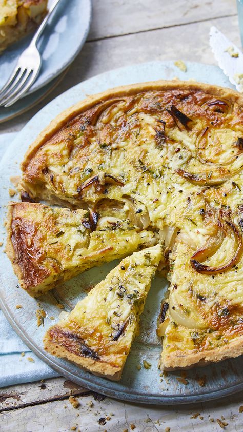 A round board on which a baked cheese and onion quiche sits, with a slice cut for serving. Cheese And Onion Quiche, Onion Quiche, Vegetable Tart, Roasted Onions, Quiche Recipe, Bbc Food, Quiche Recipes, Fresh Corn, Baked Beans