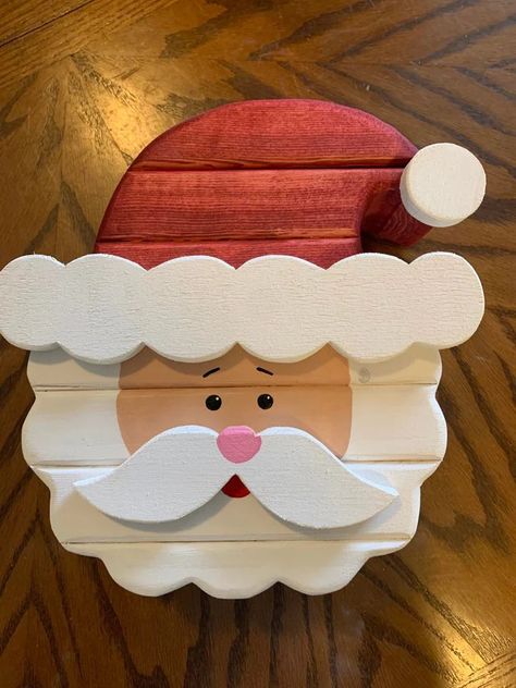 Regular Santa of Color Christmas Nativity Scene Diy, Wood Christmas Decorations, Christmas Diy Wood, Christmas Crafts To Sell, Wooden Christmas Crafts, Christmas Artwork, Wooden Santa, Handmade Christmas Crafts, Fun Christmas Decorations